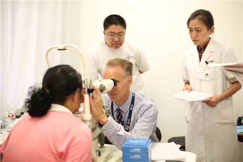 定期眼部检查 定期眼部检查