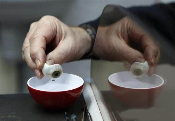 清洗义眼下面层 清洗义眼下面层